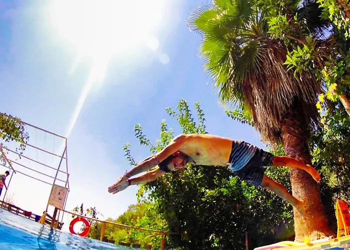 Fullmoon Camp Lodge *