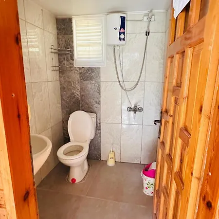 Деревянный коттедж Fullmoon Camp