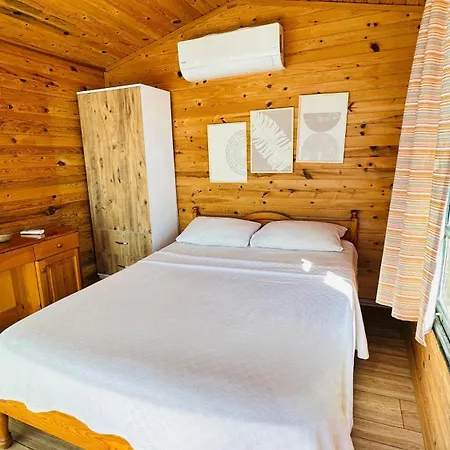 Fullmoon Camp Деревянный коттедж *