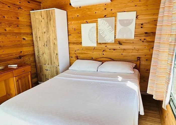 Fullmoon Camp Lodge *